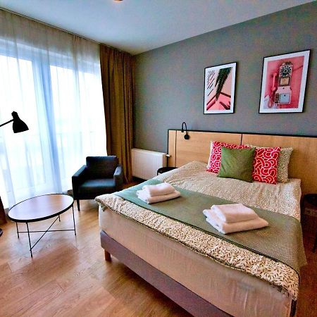 Bk Aparthotel Praga - National Stadium - Comfortable Apartment For 4 People Warschau Buitenkant foto