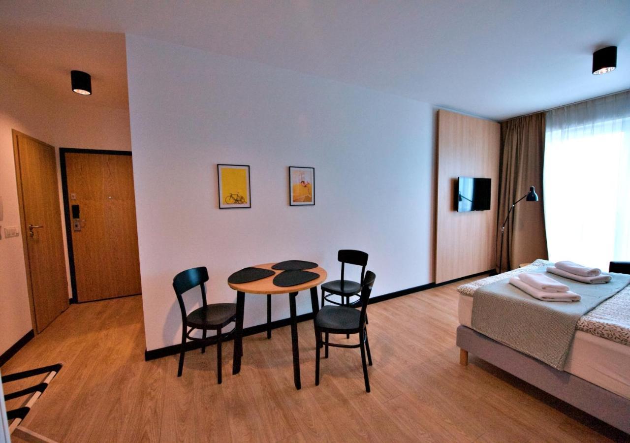 Bk Aparthotel Praga - National Stadium - Comfortable Apartment For 4 People Warschau Buitenkant foto