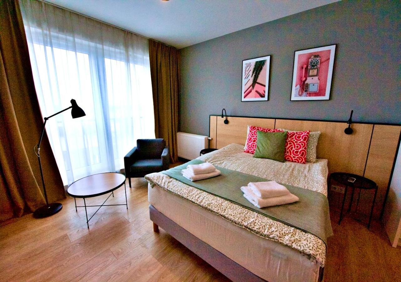 Bk Aparthotel Praga - National Stadium - Comfortable Apartment For 4 People Warschau Buitenkant foto