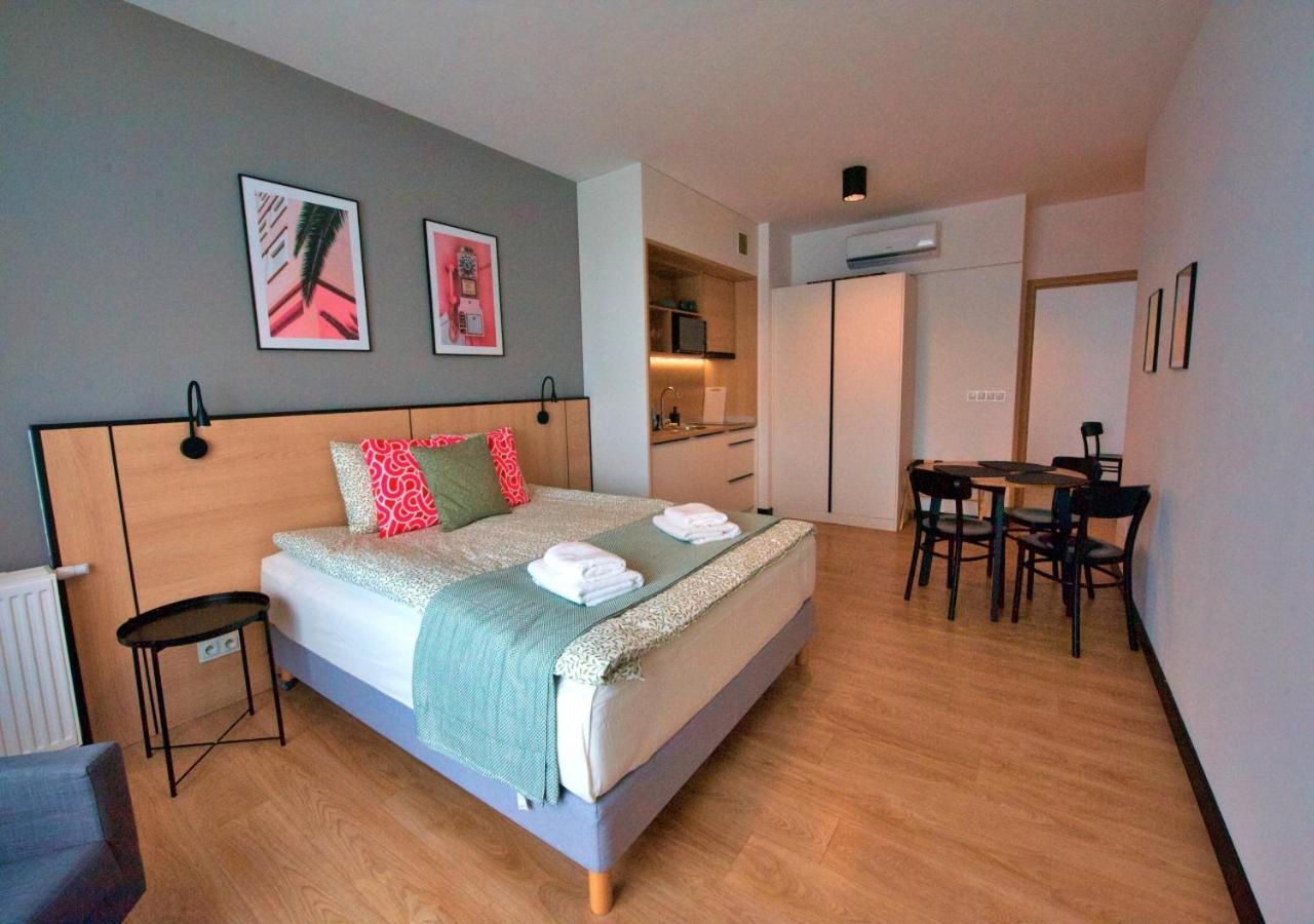 Bk Aparthotel Praga - National Stadium - Comfortable Apartment For 4 People Warschau Buitenkant foto