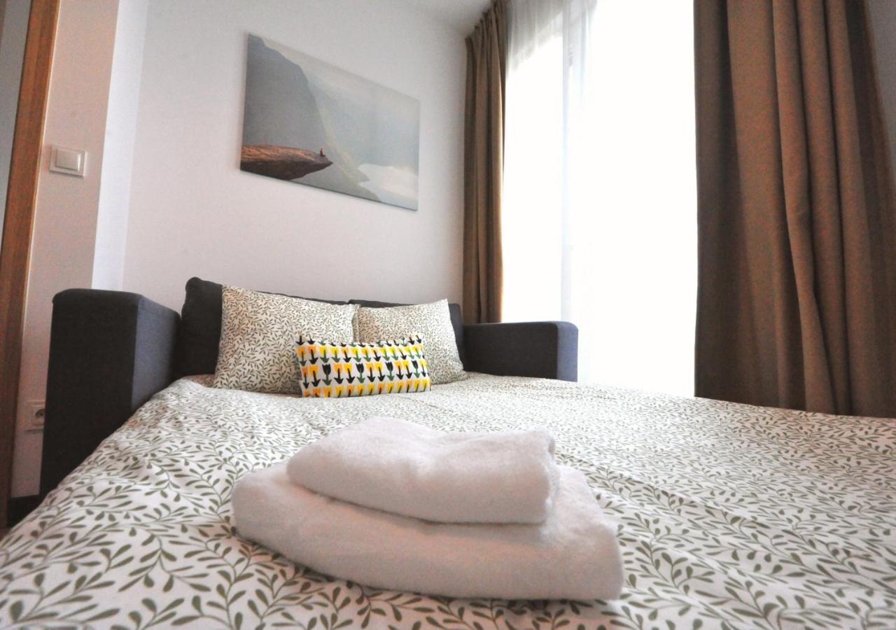 Bk Aparthotel Praga - National Stadium - Comfortable Apartment For 4 People Warschau Buitenkant foto