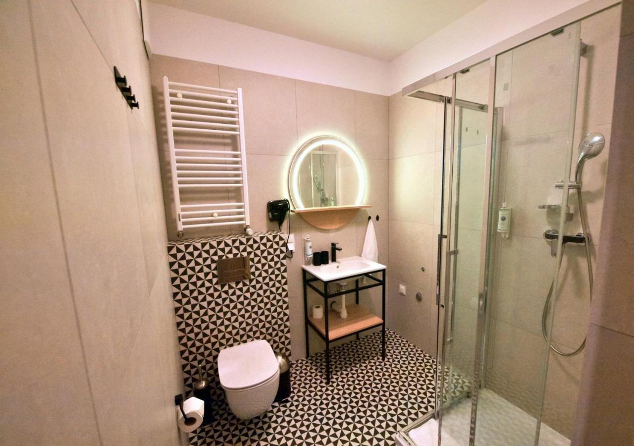 Bk Aparthotel Praga - National Stadium - Comfortable Apartment For 4 People Warschau Buitenkant foto