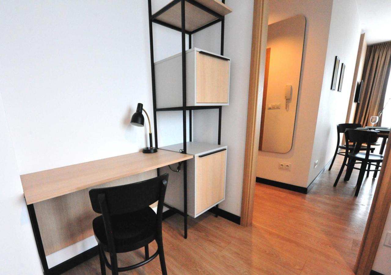 Bk Aparthotel Praga - National Stadium - Comfortable Apartment For 4 People Warschau Buitenkant foto