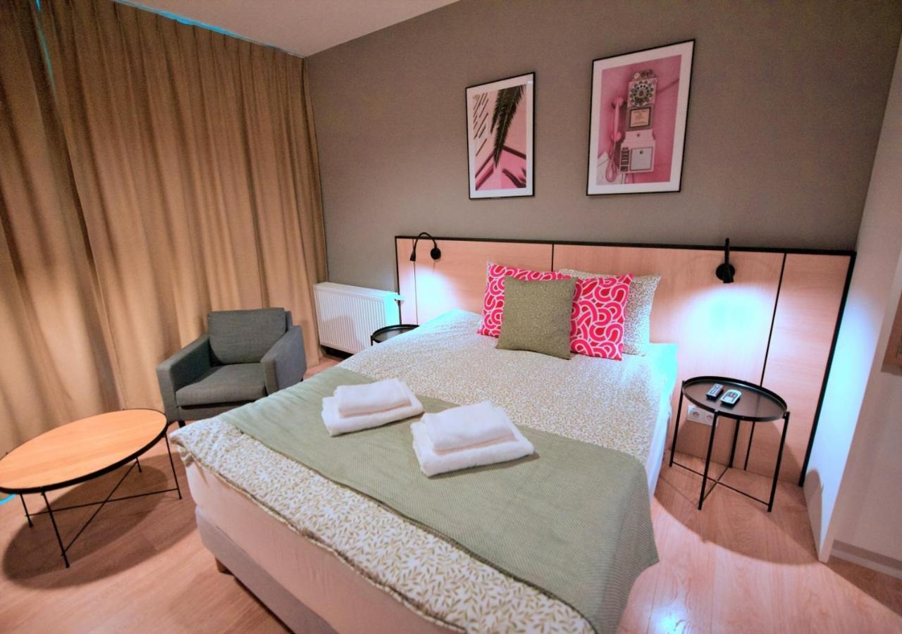 Bk Aparthotel Praga - National Stadium - Comfortable Apartment For 4 People Warschau Buitenkant foto