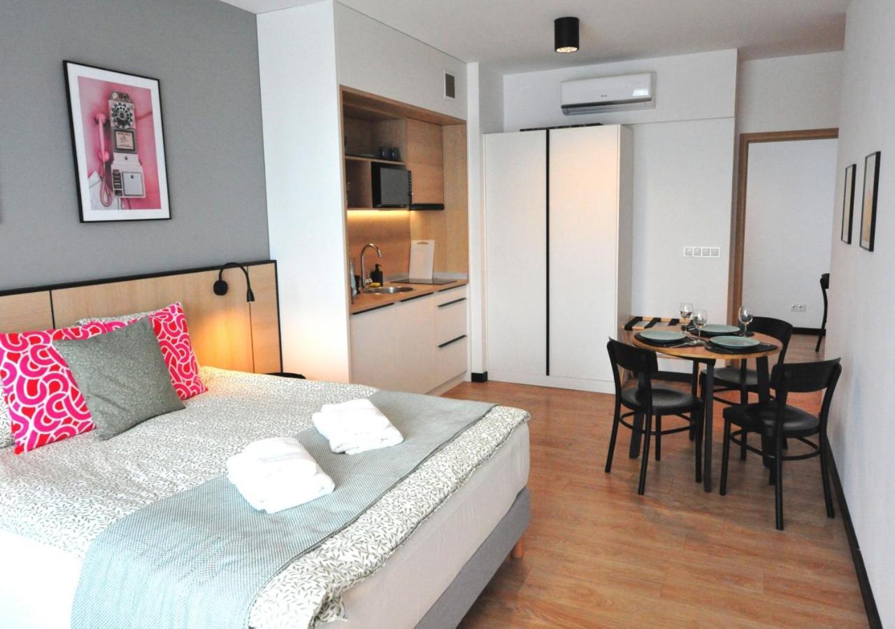 Bk Aparthotel Praga - National Stadium - Comfortable Apartment For 4 People Warschau Buitenkant foto